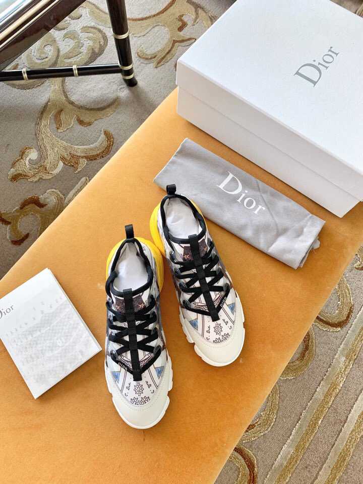 迪奥新款鞋履，时尚与实用的微妙平衡之道
