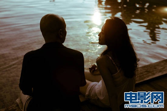 探秘电影中的浪漫床戏瞬间，最新花絮揭秘