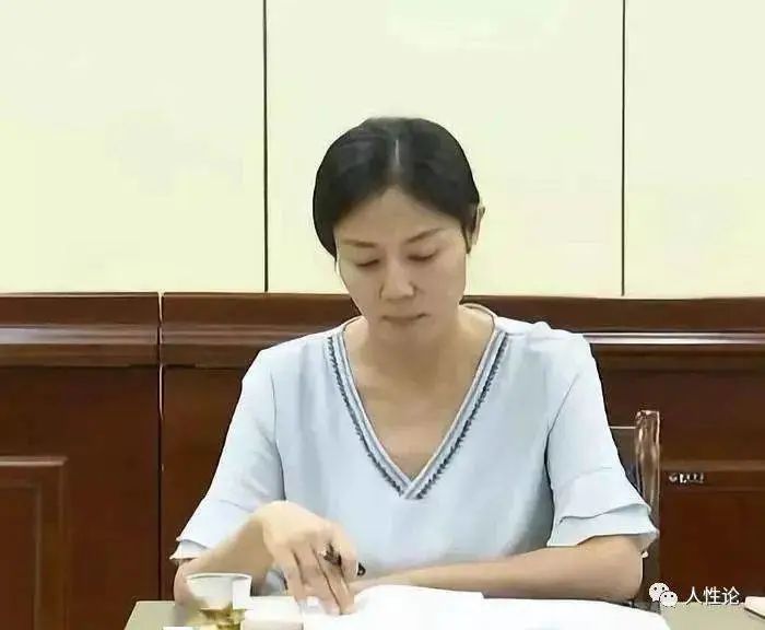 男科员偶遇小巷深处小店与女书记的奇妙故事